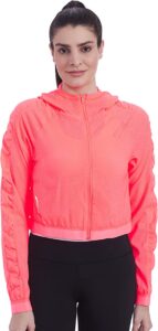 chaqueta cortavientos puma de chica en rosa