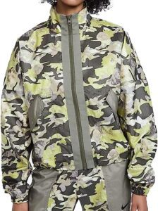 chaqueta cortavientos de camuflaje nike