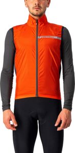 chaqueta cortavientos de ciclismo castelli de color naranja