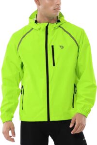 chaqueta cortavientos fluorescente de chico