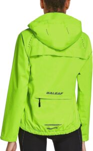 chaqueta cortavientos fluorescente de mujer verde