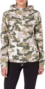 chaqueta cortavientos urban classics de mujer con estampado de camuflaje