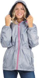 chaqueta cortavientos de trekking para mujer en gris con cremallera rosa